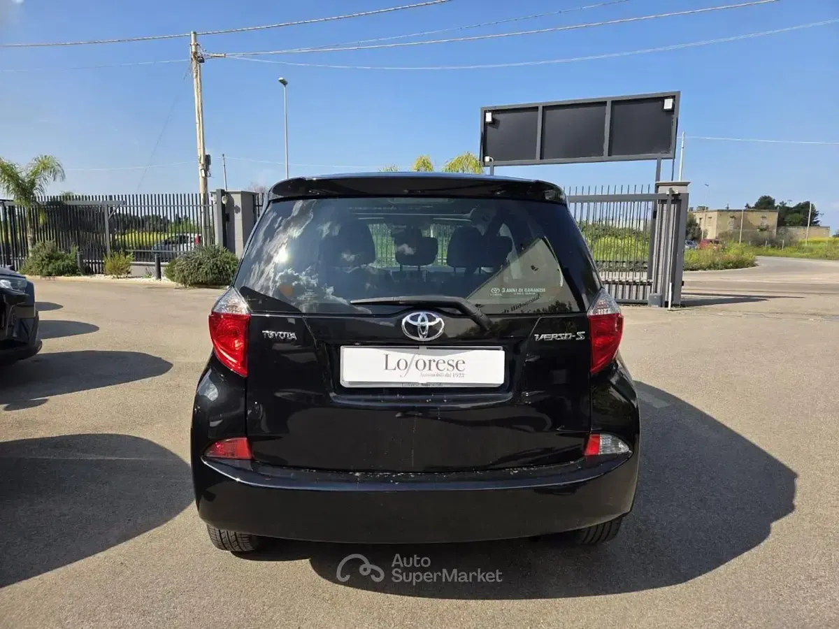 Usata Toyota Verso-S Active 99 CV (72 kW) 2011 Nero metallizzato Monovolume