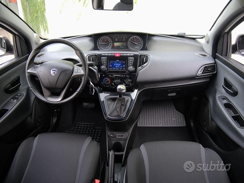 Usata Lancia Ypsilon Silver 85 CV (62 kW) 2017 Bianco Utilitaria
