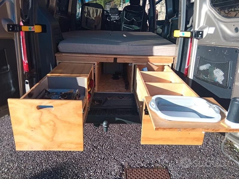 Usata Ford Transit Custom 105 CV (77 kW) 2019 Marrone Monovolume