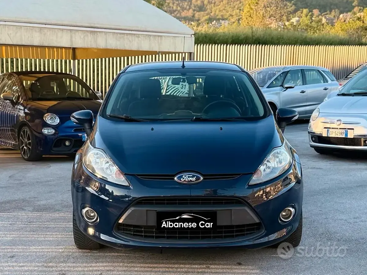 Usado Ford Fiesta Titanium 97 HP (71 kW) 2012 Azul Sedan