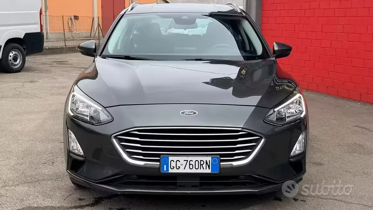 Usata Ford Focus ST-Line 120 CV (88 kW) 2021 Grigio Station wagon