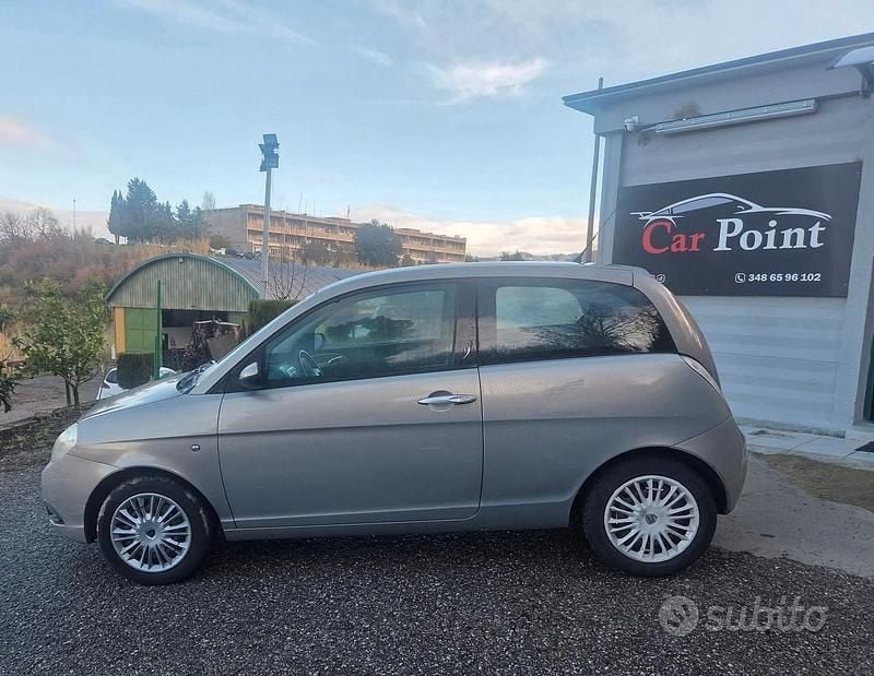 Usata Lancia Ypsilon 75 CV (55 kW) 2009 Grigio Utilitaria