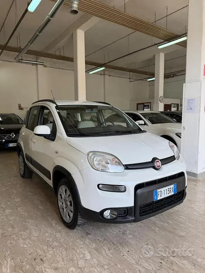 Usata Fiat Panda 4x4 Lounge 95 CV (69 kW) 2016 Bianco Utilitaria
