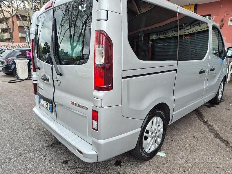 Usata Opel Vivaro 2015 Grigio Monovolume