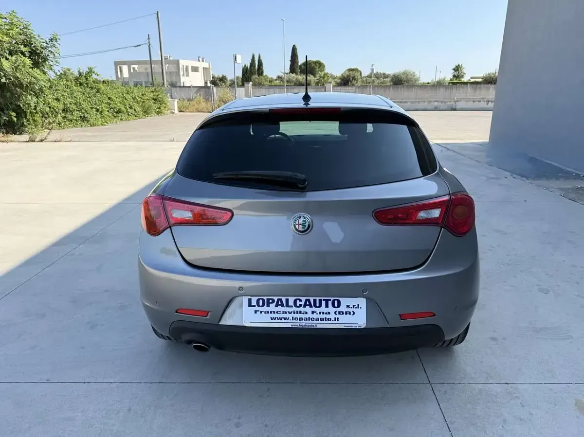 Usata Alfa Romeo Giulietta Super 120 CV (88 kW) 2017 Grigio Utilitaria