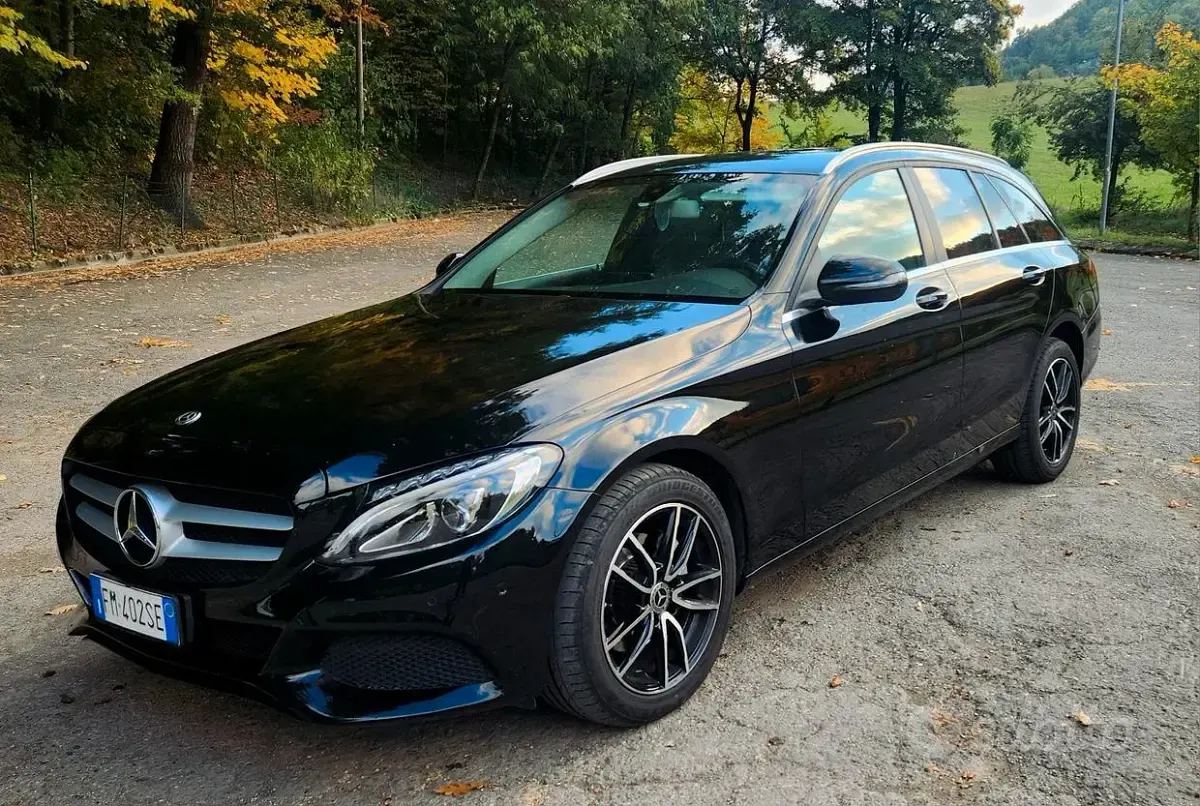 Usata Mercedes 220 Premium 170 CV (125 kW) 2017 Nero Station wagon