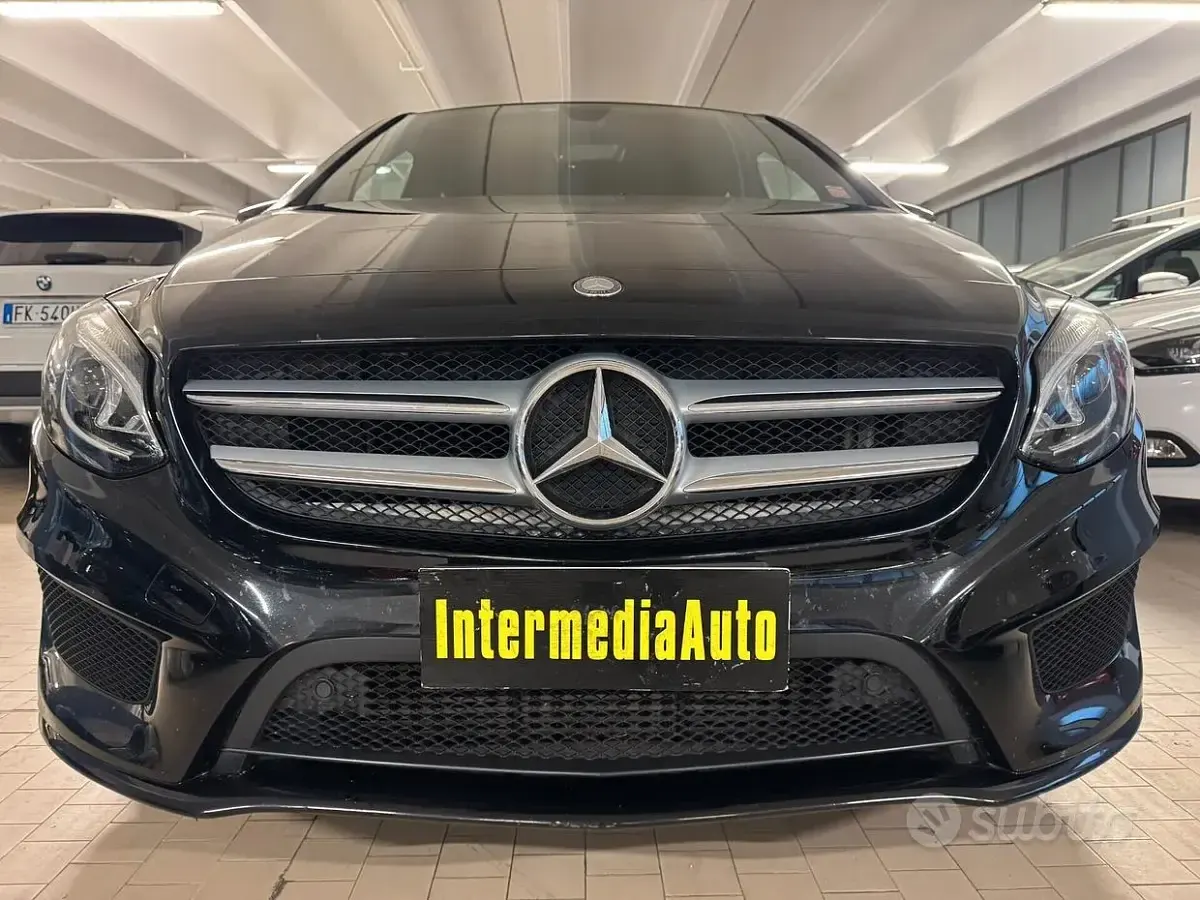 Usata Mercedes B180 Premium 109 CV (80 kW) 2016 Nero Utilitaria