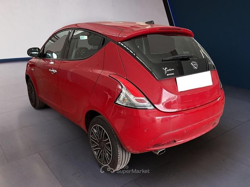 Usata Lancia Ypsilon Gold 69 CV (50 kW) 2022 Rosso Utilitaria