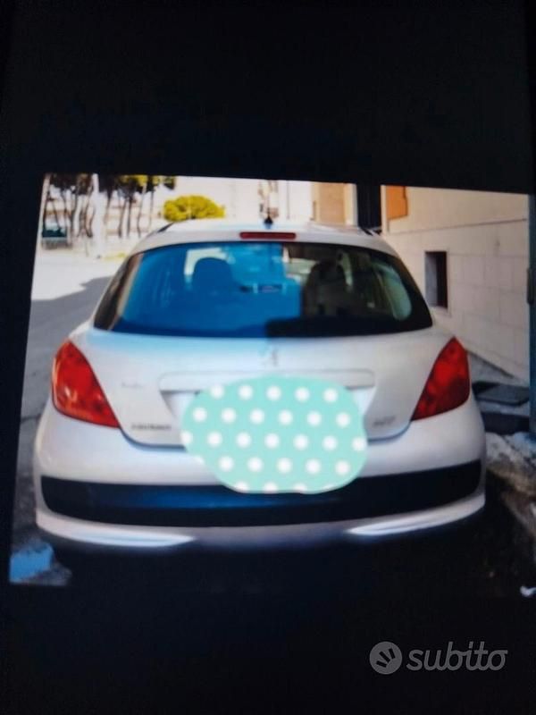 Grigio Usata 2009 Peugeot 207 Tre volumi | 1000 € (Super prezzo) - Immagine 1/4