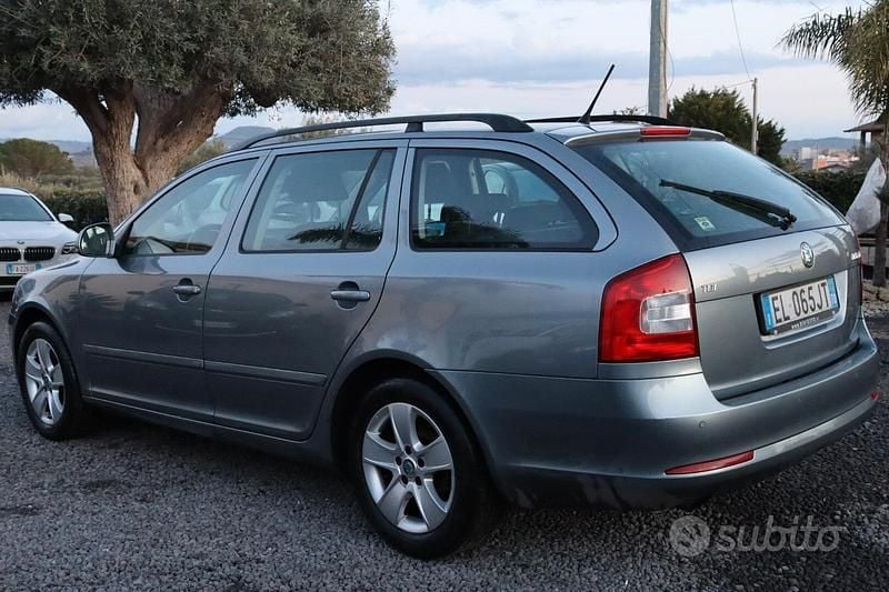 Usata Skoda Octavia Elegance 105 CV (77 kW) 2012 Grigio Station wagon