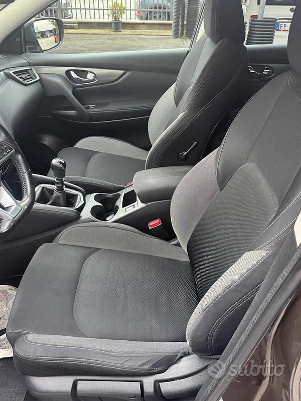 Usata Nissan Qashqai N-Connecta 116 CV (85 kW) 2019 Marrone SUV