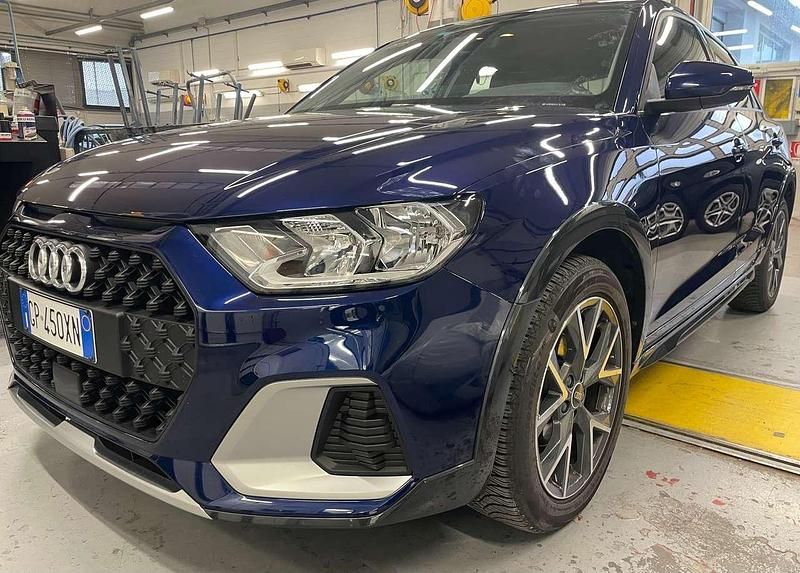 Blu/azzurro Usata 2023 Audi A1 Business Tre volumi | 21.900 € (Buon prezzo) - Immagine 1/4