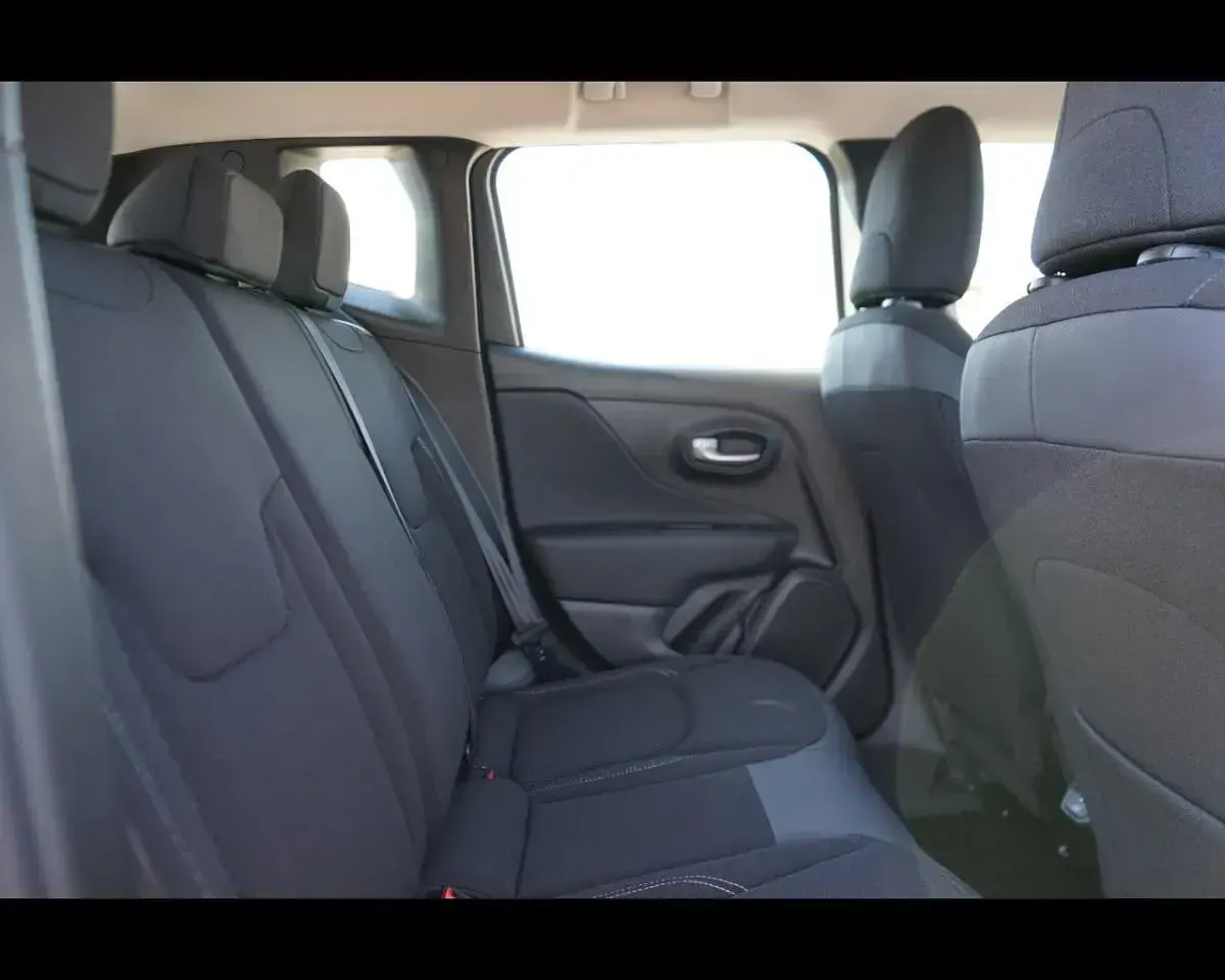 Usata Jeep Renegade Altitude 130 CV (95 kW) 2024 Graphite gray SUV