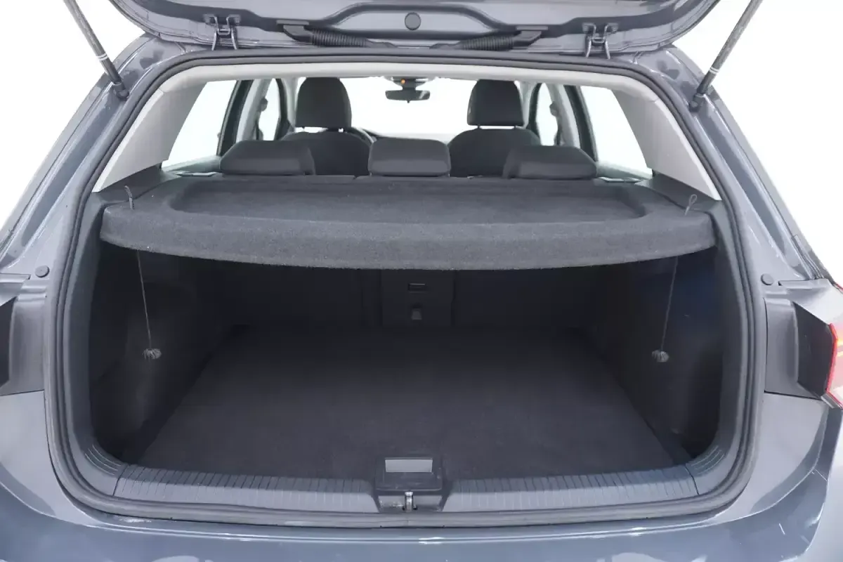 Usata VW Golf VIII Life 116 CV (85 kW) 2022 Grigiogrigio Berlina