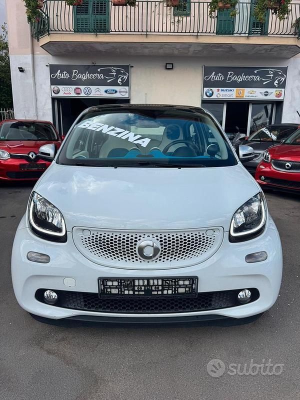Bianco Usata 2015 Smart ForFour Proxy Utilitaria | 8799 € (Buon prezzo) - Immagine 1/4