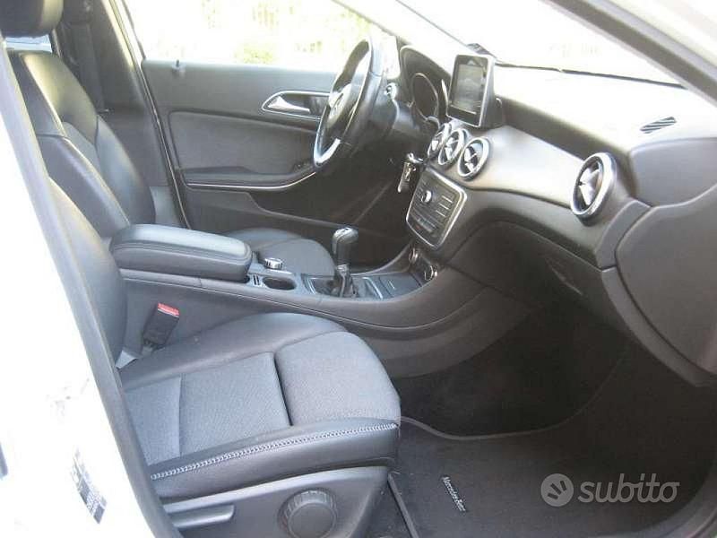 Usata Mercedes GLA200 Executive 136 CV (100 kW) 2015 Bianco SUV