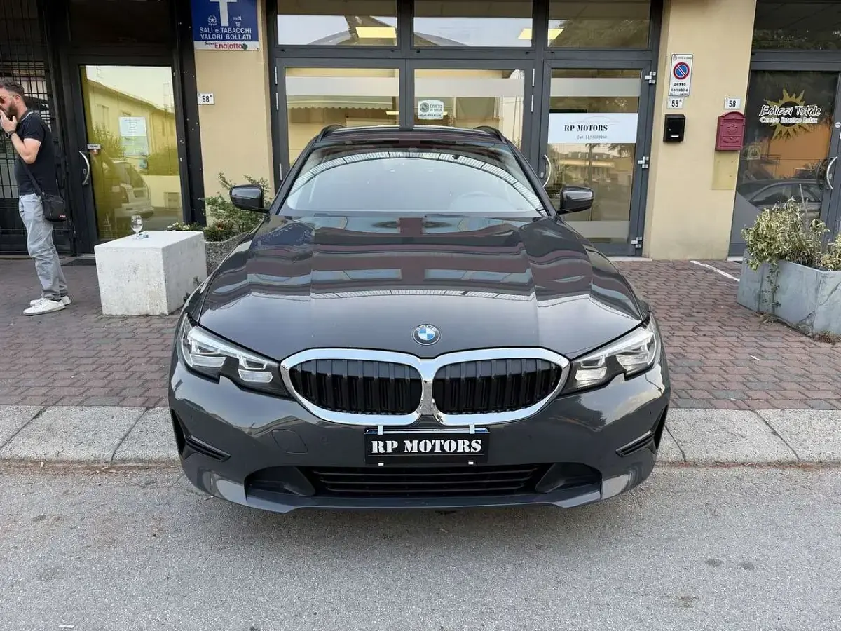 Usata BMW 318 Advantage 150 CV (110 kW) 2022 Dravit grey metallic Station wagon