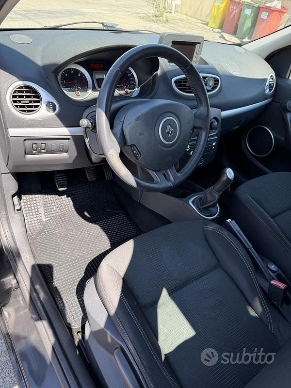 Usata Renault Clio II Dynamique 85 CV (62 kW) 2010 Nero Berlina