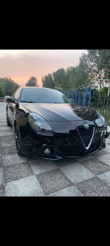 Nero Usata 2015 Alfa Romeo Giulietta Distinctive Due volumi | 6700 € (Buon prezzo) - Immagine 1/4