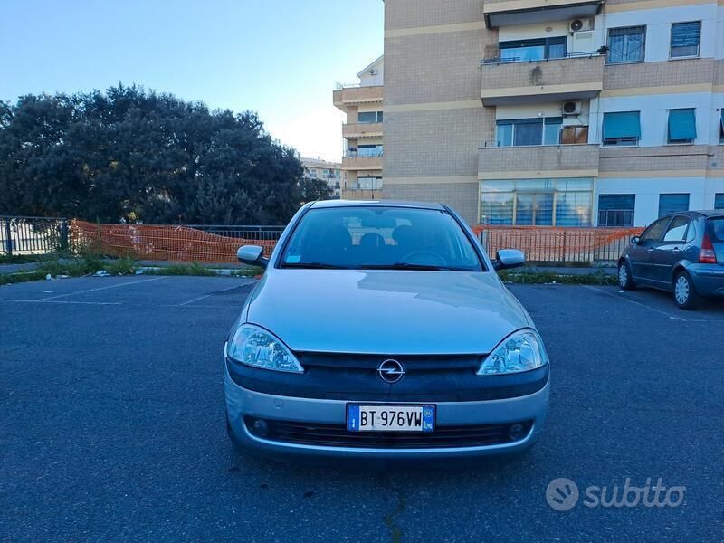 Usata 2001 Opel Corsa Tre volumi | 800 € (Ottimo prezzo) - Immagine 1/4