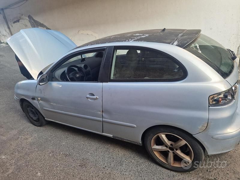 Usata Seat Ibiza 101 CV (74 kW) 2002 Blu Utilitaria