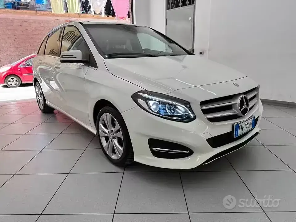 Usata Mercedes B180 109 CV (80 kW) 2017 Bianco Utilitaria