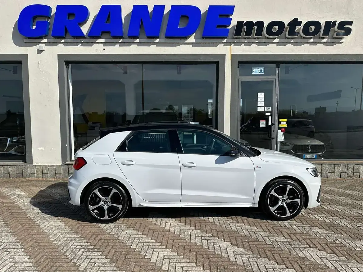 Nuova Audi A1 Sportback S-Line 116 CV (85 kW) 2026 Bianco ghiaccio metallizzato Utilitaria