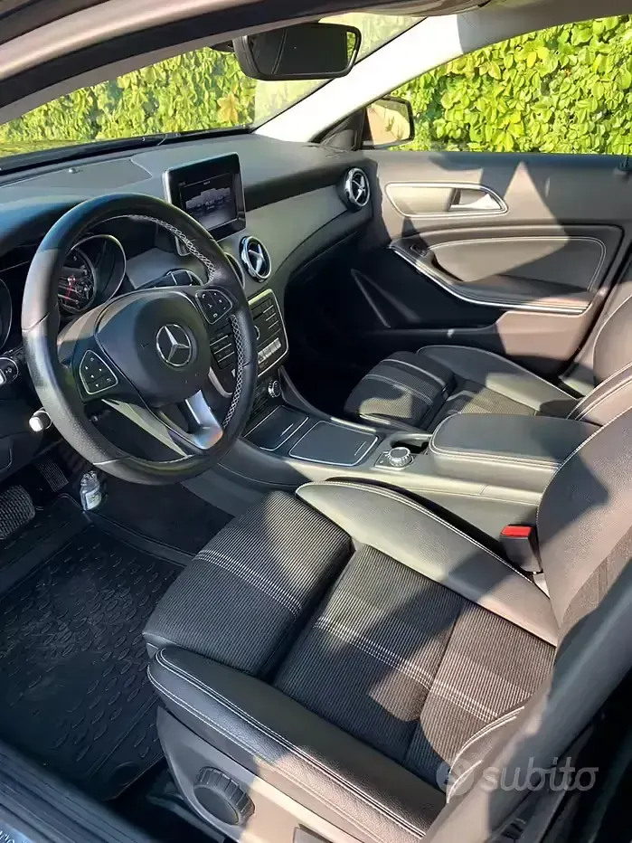 Usata Mercedes GLA180 109 CV (80 kW) 2018 Nero SUV
