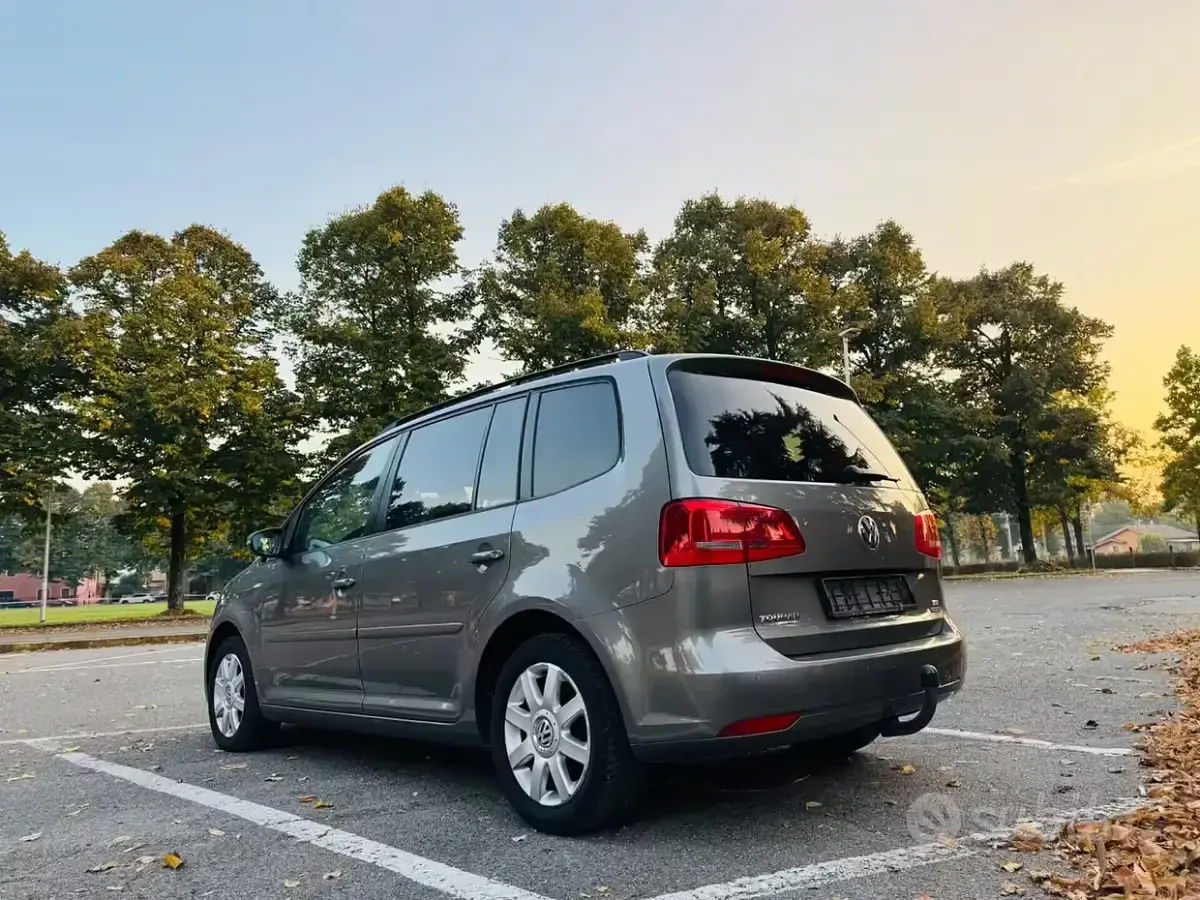 Usata VW Touran Comfortline 105 CV (77 kW) 2011 Grigio Monovolume