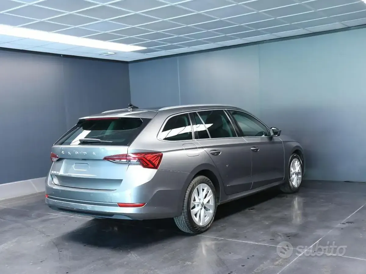 Usata Skoda Octavia Style 116 CV (85 kW) 2023 Grigio Station wagon