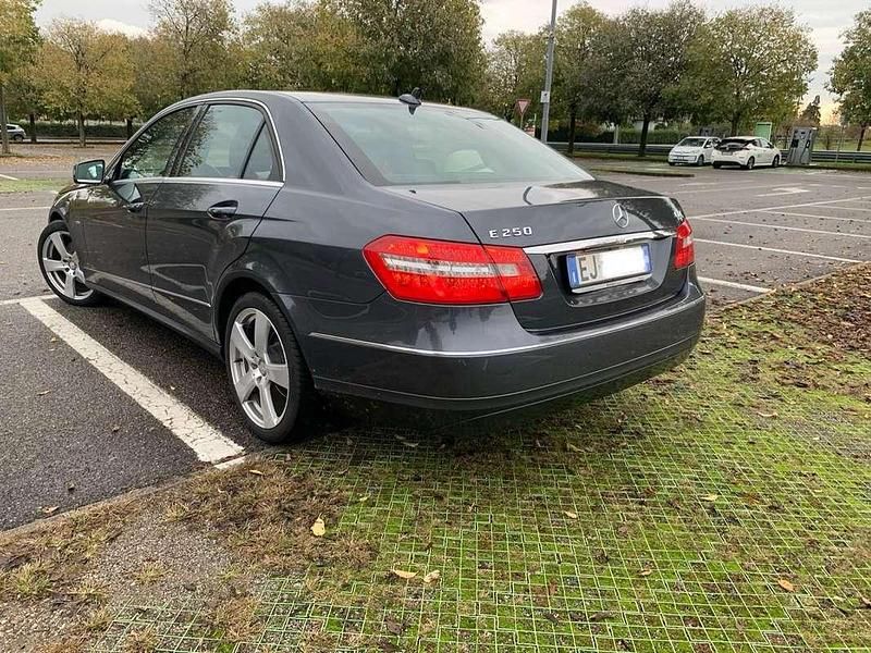 Usata Mercedes E250 Avantgarde 204 CV (150 kW) 2011 Grigio Berlina