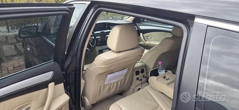 Usata BMW 530 235 CV (172 kW) 2008 Nero Station wagon