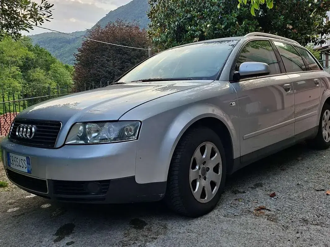 Usata Audi A4 131 CV (96 kW) 2002 Argento Station wagon