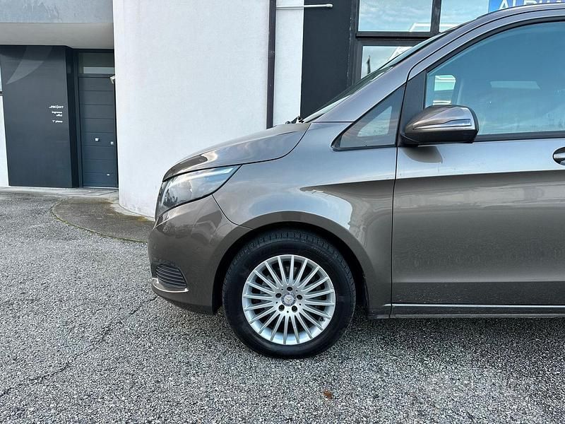 Usata Mercedes V200 137 CV (100 kW) 2017 Grigio Monovolume