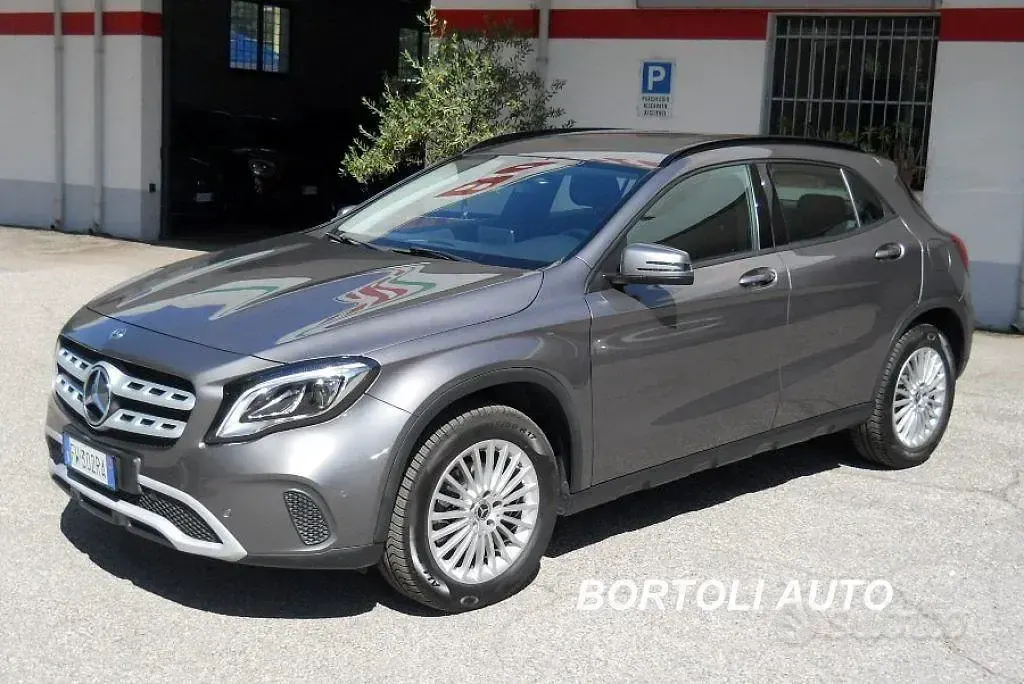 Usata Mercedes GLA200 Business 136 CV (100 kW) 2019 Grigio SUV