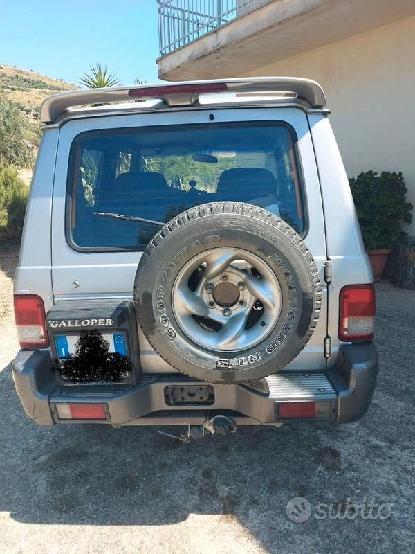 Grigio Usata 2001 Hyundai Galloper SUV | 4900 € (Ottimo prezzo) - Immagine 1/3