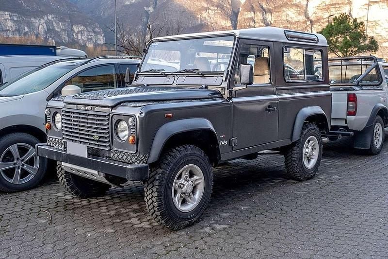 Usata Land Rover Defender 122 CV (89 kW) 1999 Nero SUV