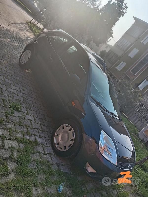 Usata Ford Fiesta 2004 Blu Utilitaria