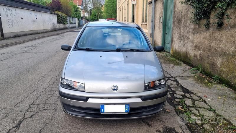 Argento Usata 2003 Fiat Punto Due volumi | 2500 € (Molto cara) - Immagine 1/4