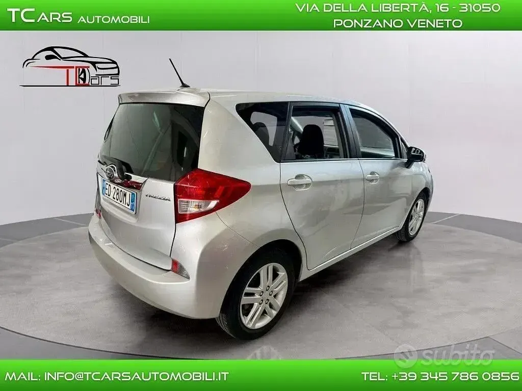 Usata Subaru Trezia 90 CV (66 kW) 2011 Grigio Utilitaria