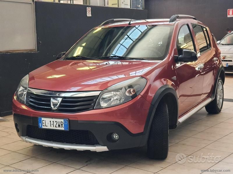 Usata Dacia Sandero Ambiance 85 CV (62 kW) 2012 Rosso Berlina
