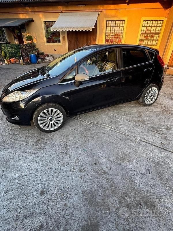 Usata Ford Fiesta 73 CV (53 kW) 2008 Nero Utilitaria