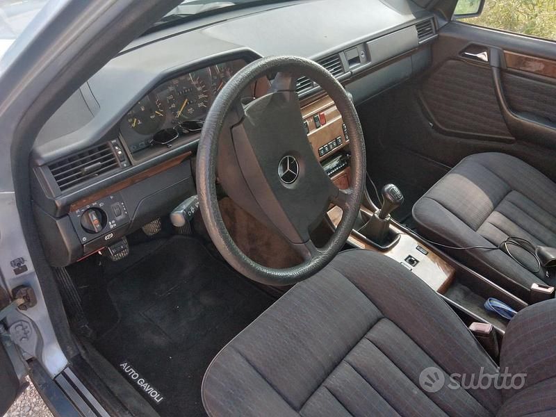 Usata Mercedes E200 109 CV (80 kW) 1991 Berlina
