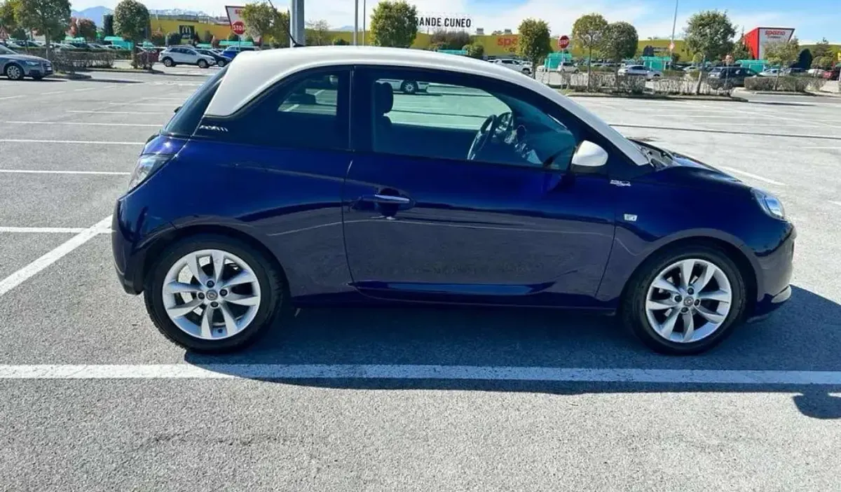 Usata Opel Adam 69 CV (50 kW) 2015 Bluazzurro Utilitaria