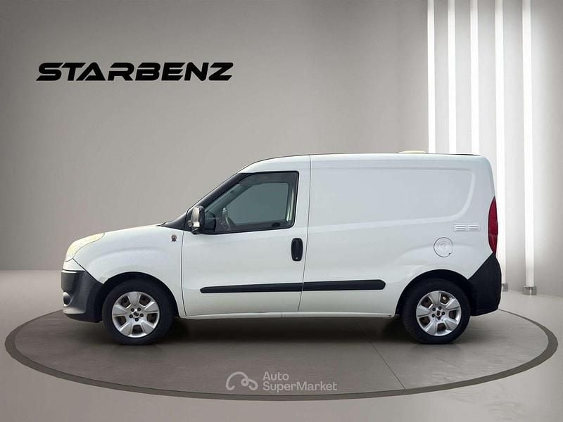 Usata Fiat Doblò 90 CV (66 kW) 2011 Bianco Monovolume