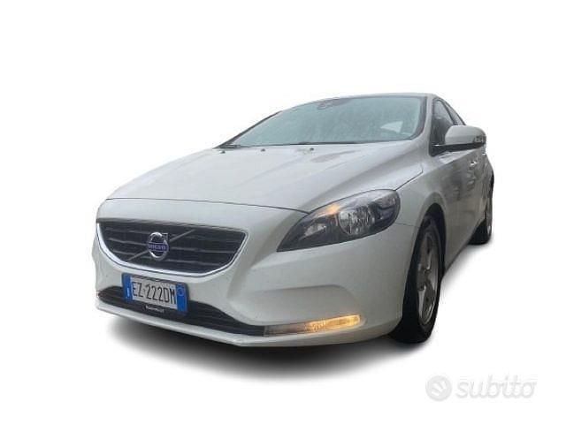 Usata Volvo V40 Kinetic 116 CV (85 kW) 2015 Bianco Berlina