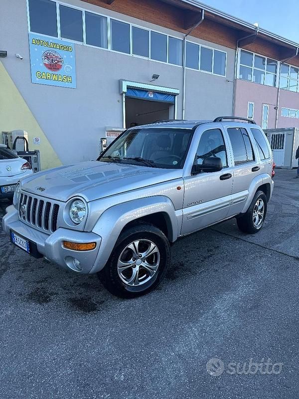 Grigio Usata 2004 Jeep Cherokee SUV | 3400 € - Immagine 1/4