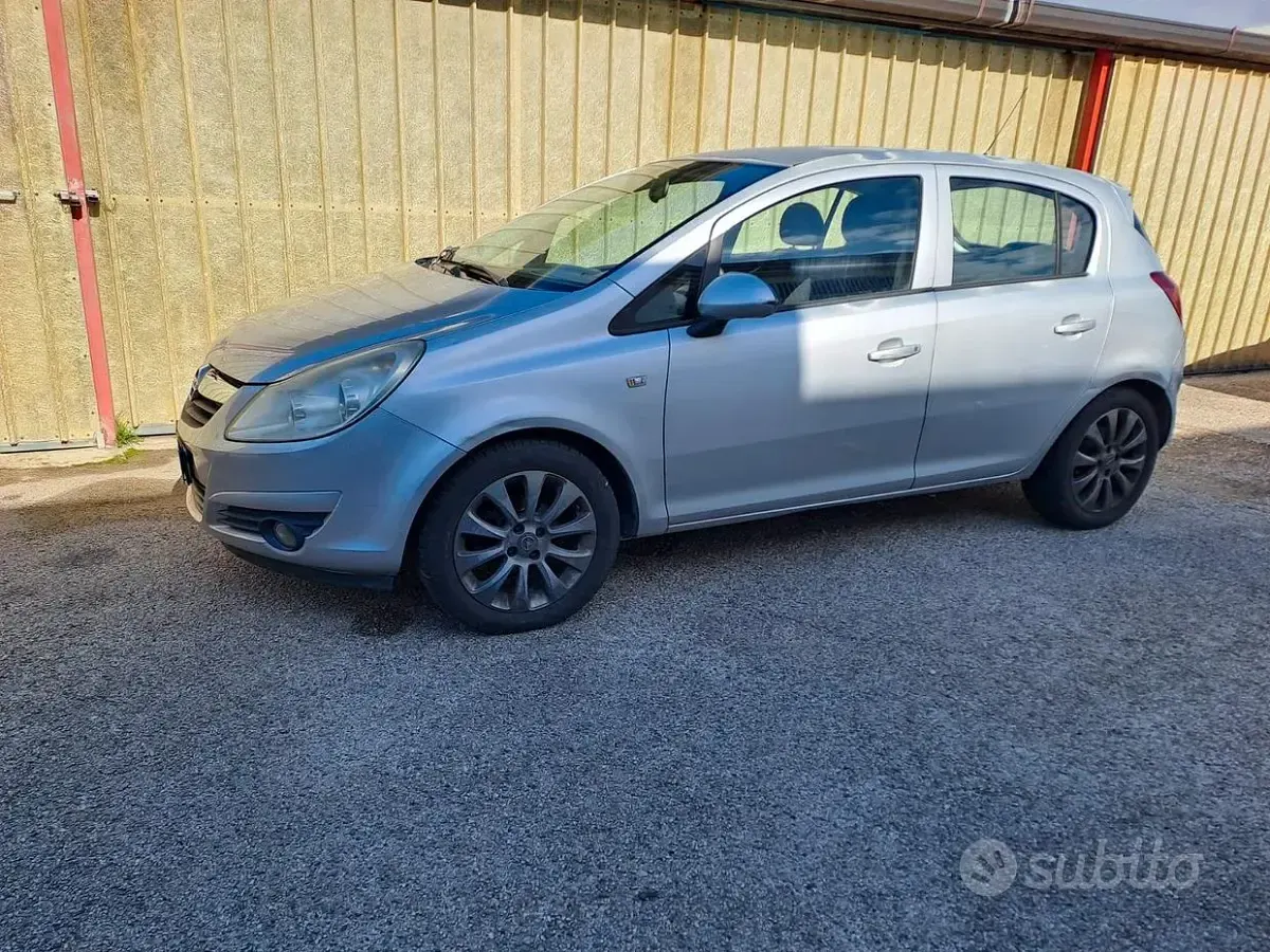 Usata Opel Corsa 85 CV (62 kW) 2010 Grigio Utilitaria