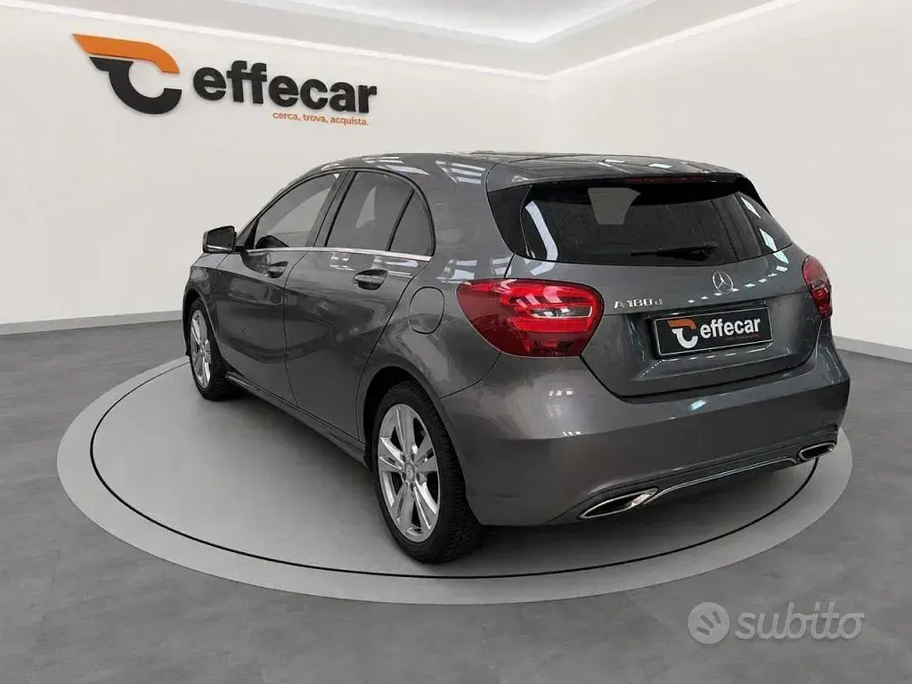 Usata Mercedes A180 Urban 109 CV (80 kW) 2016 Grigio Utilitaria