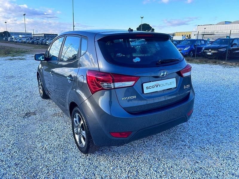 Usata Hyundai ix20 Comfort 90 CV (66 kW) 2016 Grigio Utilitaria